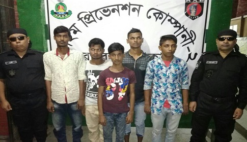 মোহাম্মদপুরে দেশীয় অস্ত্রসহ ৫ ডাকাত গ্রেফতার