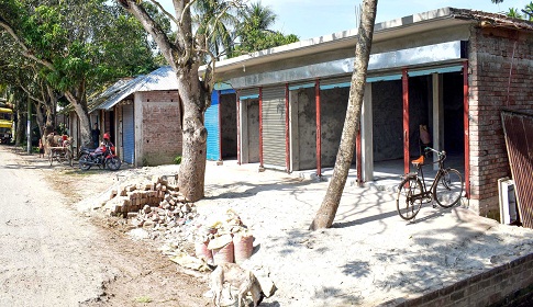 মহম্মদপুরে সরকারি খাল দখল করে ব্যবসা প্রতিষ্ঠান নির্মাণ