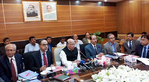 চিকিৎসার জন্য গরিবের পকেট খালি হয়ে যায় : স্বাস্থ্যমন্ত্রী