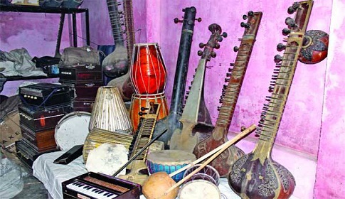 লোকজ বাদ্যযন্ত্রকে উপজীব্য করে গ্রামীণ মানুষের নিবিড় সম্পর্কের ইতিহাস