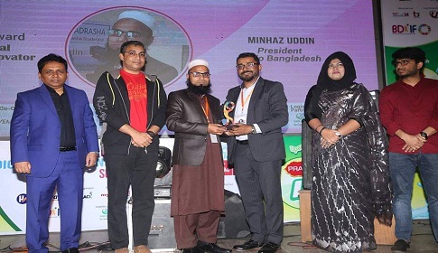 সোশ্যাল ইয়ুথ ফাউন্ডেশন ইনোভেটর এ্যাওয়ার্ড পেলেন শেরপুরের মিনহাজ