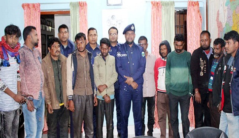 নওগাঁয় পুলিশের বিশেষ অভিযানে মাদকসহ গ্রেফতার ১১