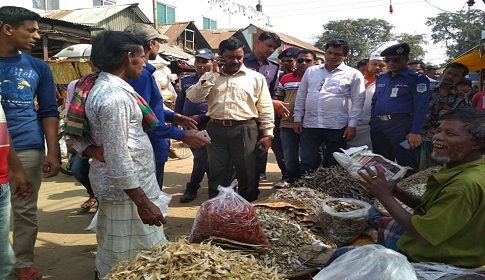 হালুয়াঘাট পৌরসভাকে যানজট মুক্ত করতে উচ্ছেদ অভিযান