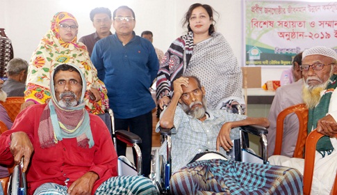 নওগাঁয় হুইল চেয়ার ছাতা সাদাছড়ি বিতরণ ও প্রবীনদের সন্মাননা প্রদান