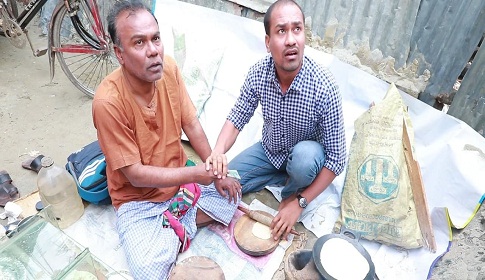 ইউটিউবে বানিজ্য না করেই ভিডিও নির্মাণ করেন রাসেল মিয়া