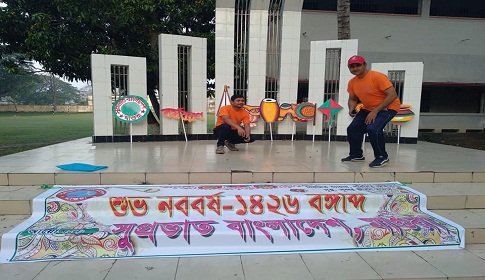 মাগুরায় শহীদ মিনারের বেদীতে জুতা পায়ে ছবি ফেসবুকে ভাইরাল, এলাকায় তোলপাড়