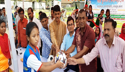 শেরপুরে নালিতাবাড়ীতে বাল্যবিয়ে-যৌতুক বিরোধী নারী ফুটবল খেলা