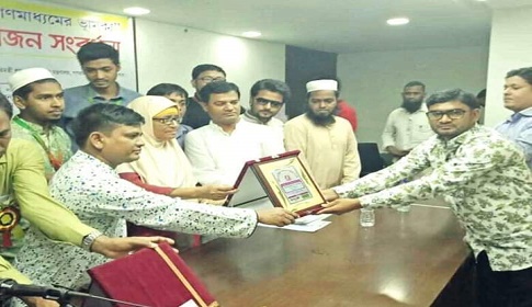 সাংবাদিকতায় বিশেষ অবদান রাখায় আসাদুজ্জামান রুবেলকে সম্মাননা