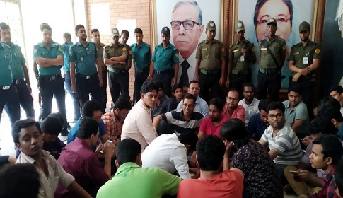 আন্দোলন আপাতত স্থগিত, আলোচনায় বসবেন ভিসি
