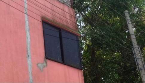 শিশুর প্রাণ গেলেও বৈদ্যুতিক পিলারটি এখনও সোজা হয়নি !