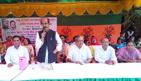 আগৈলঝাড়ায় বঙ্গবন্ধু ও বঙ্গমাতা গোল্ডকাপ ফুটবল টুর্নামেন্ট উদ্ধোধন