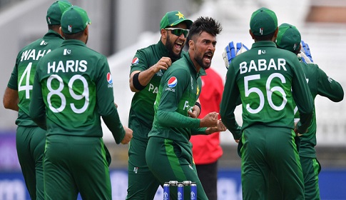 দক্ষিণ আফ্রিকার বিদায়ঘণ্টা বাজিয়ে দিল পাকিস্তান