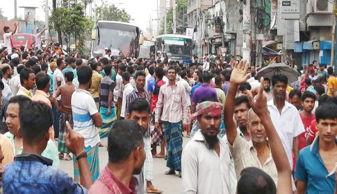 সড়ক থেকে সরেছে রিকশাচালকরা, কাল ফের অবরোধ