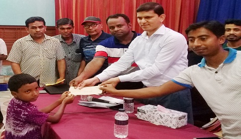 পাংশায় ক্ষুদ্র নৃ-গোষ্ঠীর ৫৫০ শিক্ষর্থীর মধ্যে শিক্ষাবৃত্তি ও শিক্ষা উপকরণ বিতরণ
