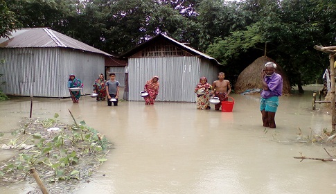 রাজারহাটে বন্যার অবনতি, চরাঞ্চলসহ ১০ হাজার মানুষের চরম দুর্ভোগ