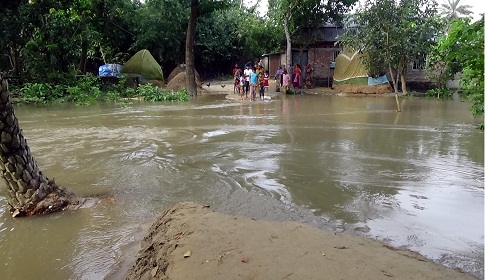 নওগাঁয় দুই লক্ষাধিক মানুষ পানিবন্দি