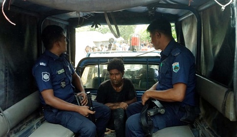 চাটমোহরে ছেলে ধরা সন্দেহে যুবককে গণধোলাই