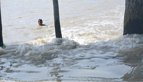 পদ্মার পানি বৃদ্ধি মধ্যাঞ্চলে বন্যার অবনতি ঘটাবে