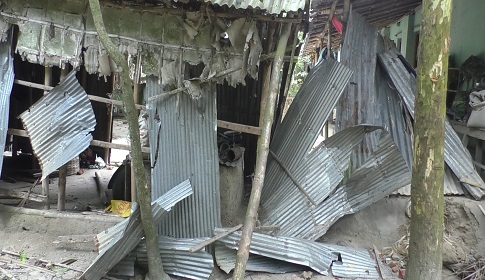 গোবিন্দগঞ্জে দুই পাড়ার সংঘর্ষ : ভাংচুর-লুটপাট, আহত ২৫