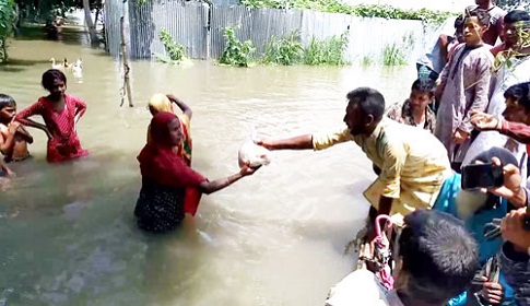 সাঘাটায় যুব জনতা লীগের ত্রাণ বিতরণ