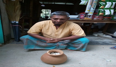 রুপার কলসের লোভ দেখিয়ে মহিলার ৩০ হাজার টাকা নিয়ে উধাও