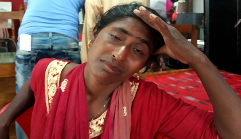 কলাপাড়ায় ছেলে ধরা সন্দেহে নারীকে আটক করে থানায় দিয়েছে গ্রামবাসী