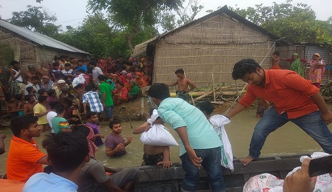 বন্যার্তদের পাশে কবি নজরুল বিশ্ববিদ্যালয়
