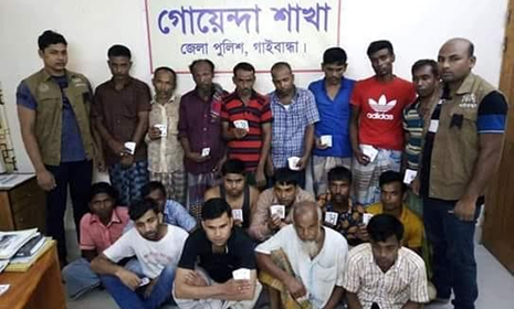 গোবিন্দগঞ্জে ১৮ জুয়ারু আটক