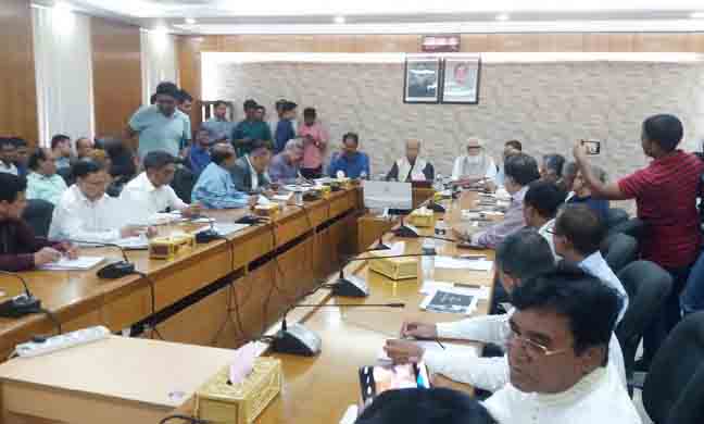 ট্যানারিতেই চামড়া বিক্রি করছেন আড়তদাররা