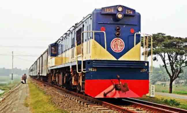৮ ঘণ্টা পর ট্রেন চলাচল স্বাভাবিক