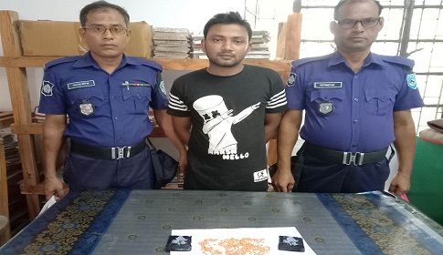 রাজারহাটে ইয়াবাসহ ব্যবসায়ী আটক