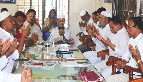 আগৈলঝাড়ার হেলাল মোল্লা ও মুক্তিযোদ্ধা ক্ষিতিশ সরকারের আত্মার শান্তি কামনায় মিলাদ ও বিশেষ প্রার্থনা 