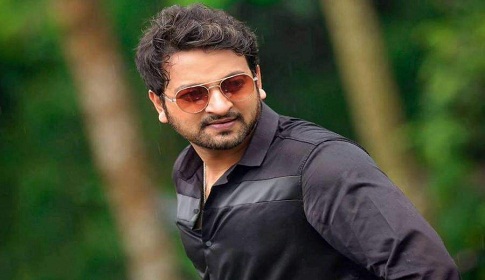 ভারতে সম্মাননা পেলেন চিত্রনায়ক সাইমন
