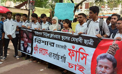রায় শুনে কাঁদলেন রিশার মা