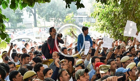 বিক্ষোভে দিল্লি পুলিশ, জরুরি বৈঠকে পুলিশ প্রধান