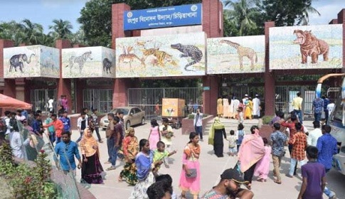 রংপুরের বিনোদন কেন্দ্রগুলোতে ধূমপায়ীদের কারণে স্বাস্থ্য ঝুঁকি বাড়ছে
