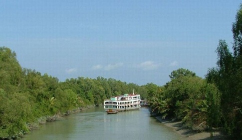 সুন্দরবনে আটকা পড়েছে ১ হাজার পর্যটক