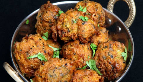 বিকেলের নাস্তায় সিম-আলুর পাকোড়া