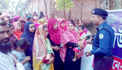 প্রত্যন্ত এলাকায় পুলিশের সেবা পৌঁছে দিচ্ছেন আগৈলঝাড়ার ওসি আফজাল হোসেন
