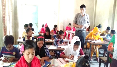 সুজানগরে প্রাথমিক ও ইবতেদায়ী সমাপনী পরীক্ষা অনুষ্ঠিত