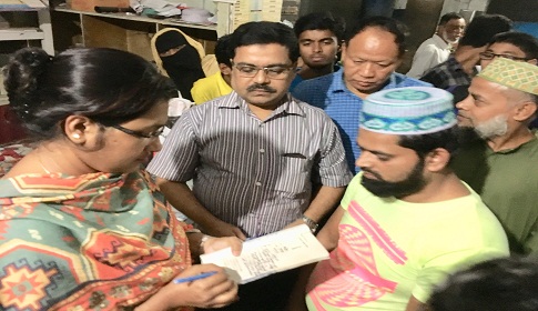 অতিরিক্ত দামে লবণ বিক্রি, রায়পুরে দুই ব্যবসায়ীকে জরিমানা