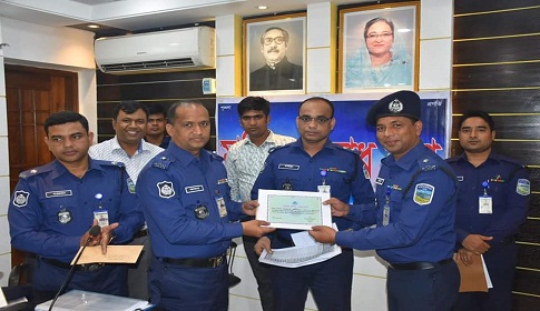 কর্মগুণেই আবারো শ্রেষ্ঠ ওসি রাশেদুজ্জামান