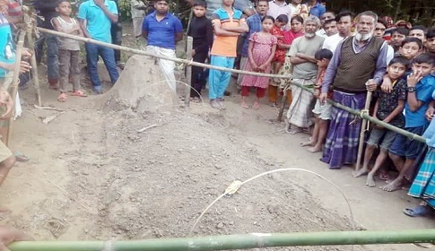 গোবিন্দগঞ্জে প্রাচীন অক্ষত মৃতদেহ নিয়ে এলাকায় চ্যাঞ্চল্য!