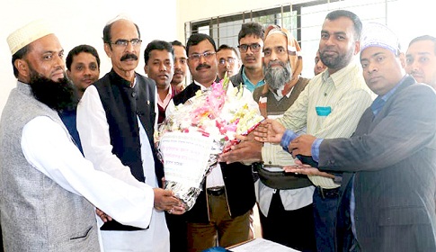 আগৈলঝাড়ায় আ.লীগ সভাপতি ও সাধারণ সম্পাদককে শিক্ষক সমিতির সংবর্ধনা প্রদান