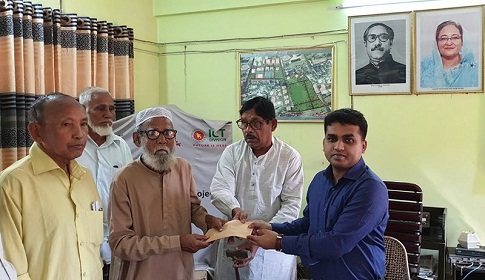 হালুয়াঘাটে অসুস্থ মুক্তিযোদ্ধাদের আর্থিক সহায়তা প্রদান