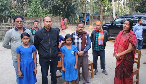 স্কাব ড্রেসের টাকা দিতে না পারায় দুই শিক্ষার্থীকে হল থেকে বাড়িতে পেরন, শিক্ষকের শাস্তির সুপারিশ