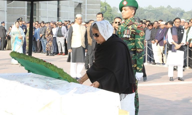 এমপি মান্নানের মরদেহে প্রধানমন্ত্রীর শ্রদ্ধা