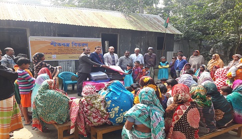 সিরাজদিখানে দুস্থ-শীতার্তদের মাঝে কম্বল বিতরণ