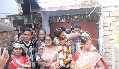 নড়াইলবাসীর ভালোবাসায় সিক্ত হলেন বিশ্বকাপজয়ী অলরাউন্ডার অভিষেক