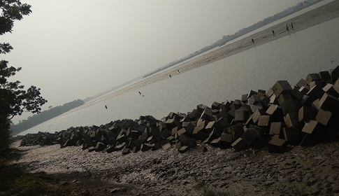 কালিয়ায় শহর রক্ষা বাঁধ নির্মাণ প্রকল্পে অনিয়ম-দুর্নীতির অভিযোগ